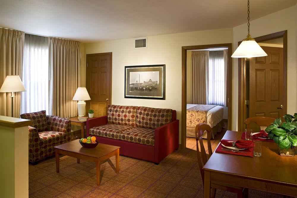 Towneplace Suites By Marriott Detroit Livonia Zewnętrze zdjęcie
