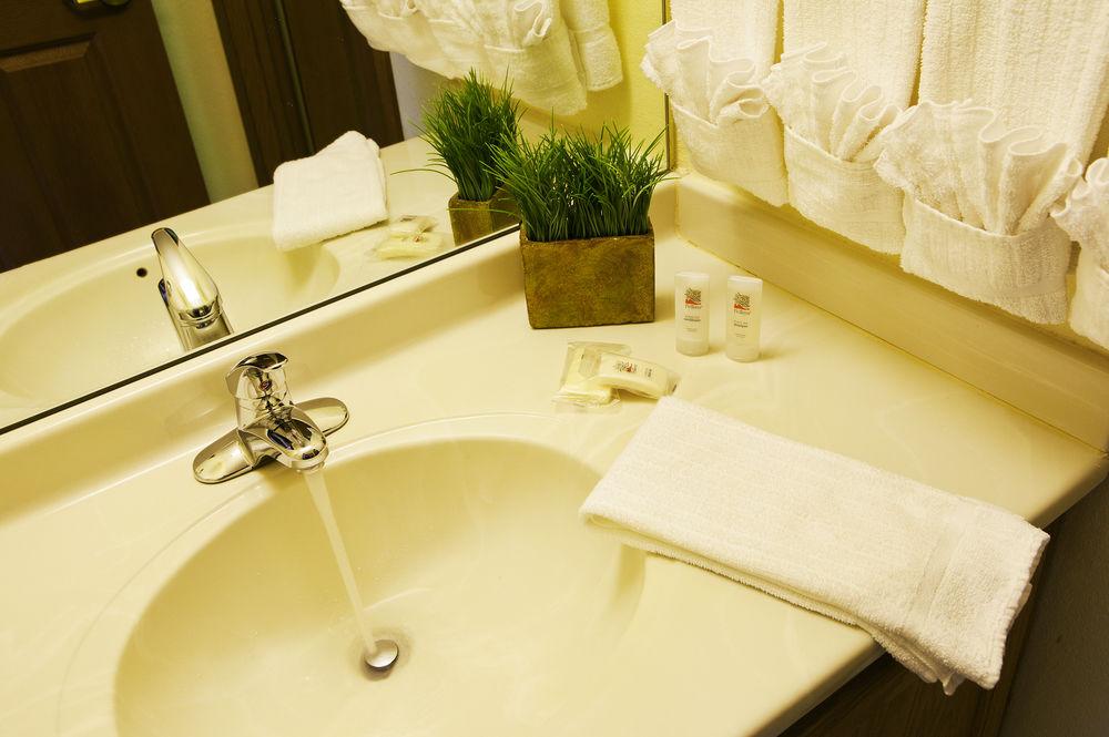 Towneplace Suites By Marriott Detroit Livonia Zewnętrze zdjęcie